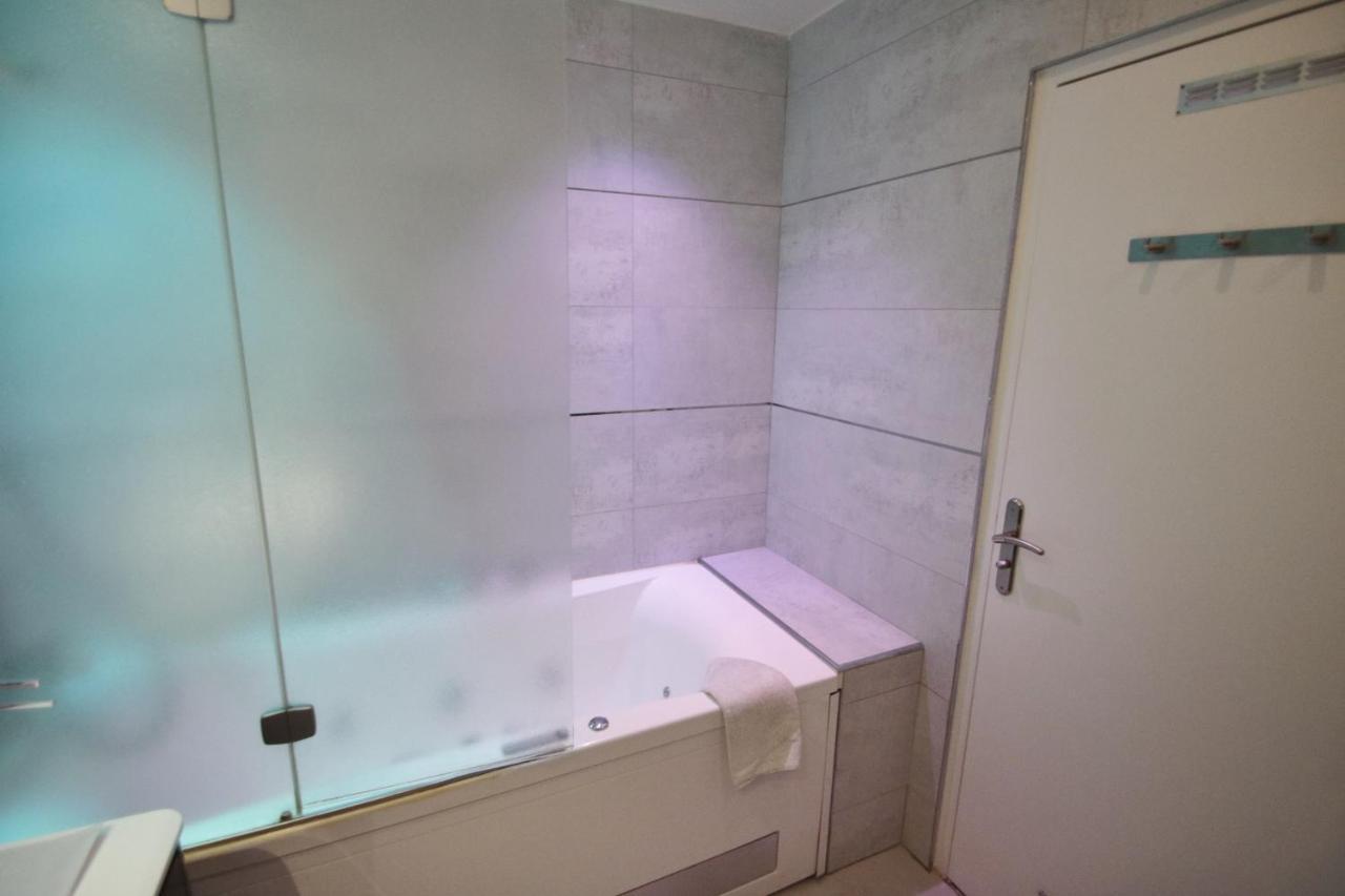 Le France Centre Bed & Breakfast 5*