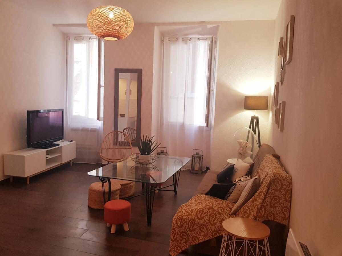 Beautiful Old Town Home - 2 Bedrooms Apartment * Nice