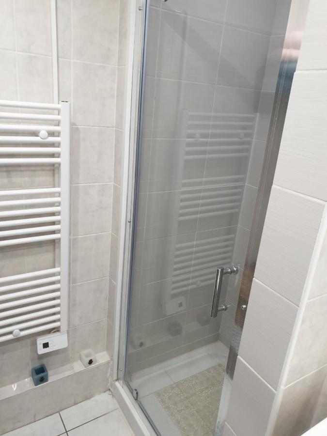 Parking Gratuit A Cote Appartement 2 Chambres 47M2 Climatise A Cote Aeroport-Tram Sur Place-Plage 6 Min-Centre Ville 16 Min Avec Tram-Free Parking, 47M2 Apartment 2 Rooms,Air-Conditioned Next To The Airport- Tram On Spot- 6 Min Beach- 16Min Center Appartement Nice