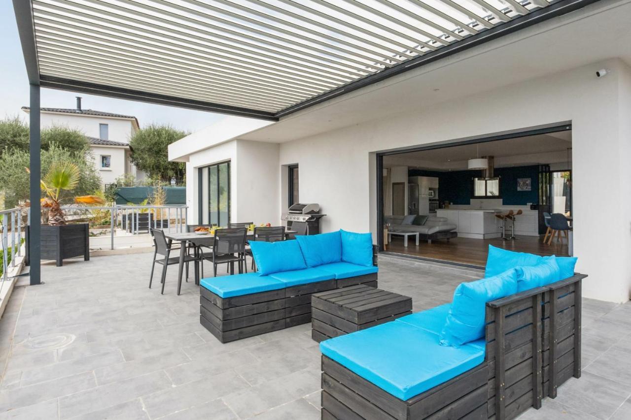 Splendid With Pool And Seaview 20 Min Away From Center - Welkeys