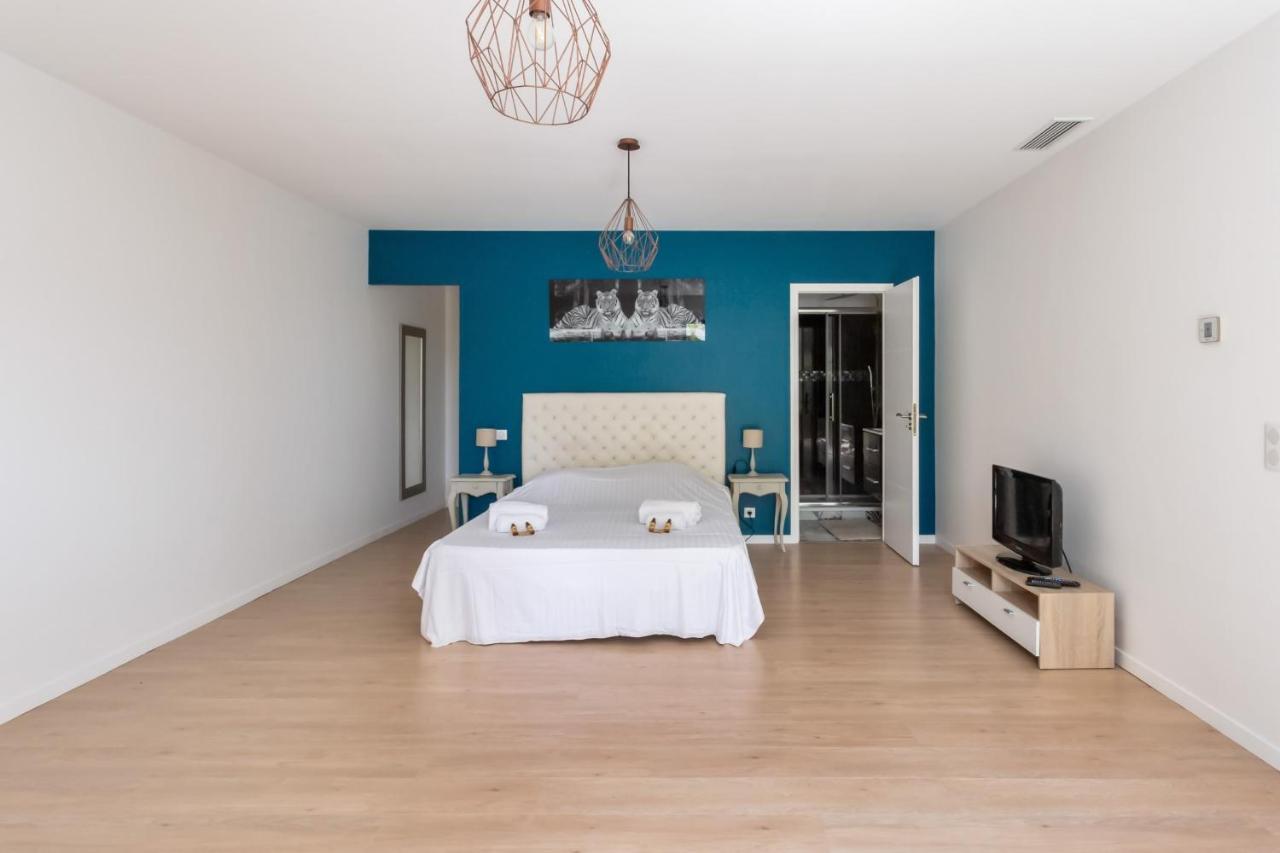 Splendid With Pool And Seaview 20 Min Away From Center - Welkeys Nice