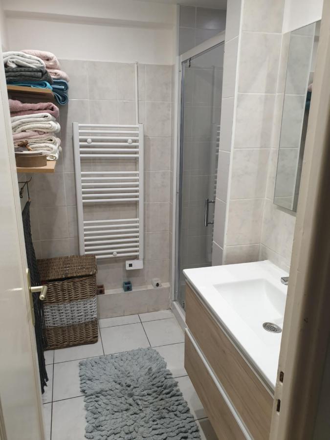 Appartement Parking Gratuit A Cote Appartement 2 Chambres 47M2 Climatise A Cote Aeroport-Tram Sur Place-Plage 6 Min-Centre Ville 16 Min Avec Tram-Free Parking, 47M2 Apartment 2 Rooms,Air-Conditioned Next To The Airport- Tram On Spot- 6 Min Beach- 16Min Center Nice