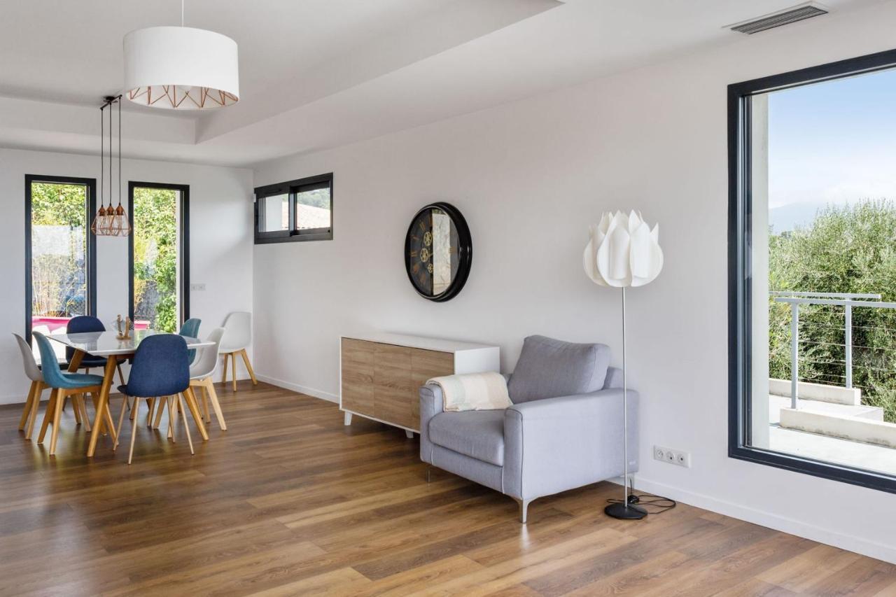 Splendid With Pool And Seaview 20 Min Away From Center - Welkeys Villa