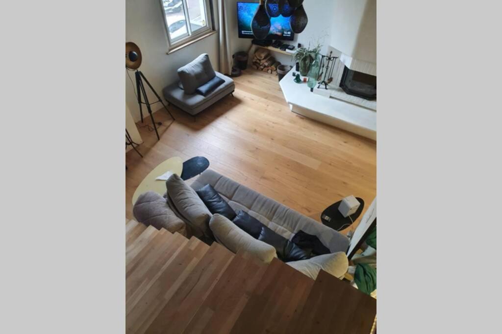 Loft De Type Industriel Et Spacieux Appartement *