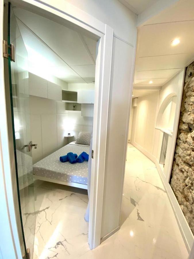 Le Rocamare -superb-atypical Sea View-a.c-wifi Apartment