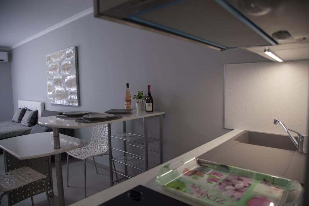 Stylish In Only 50 Meters From ! Apartment