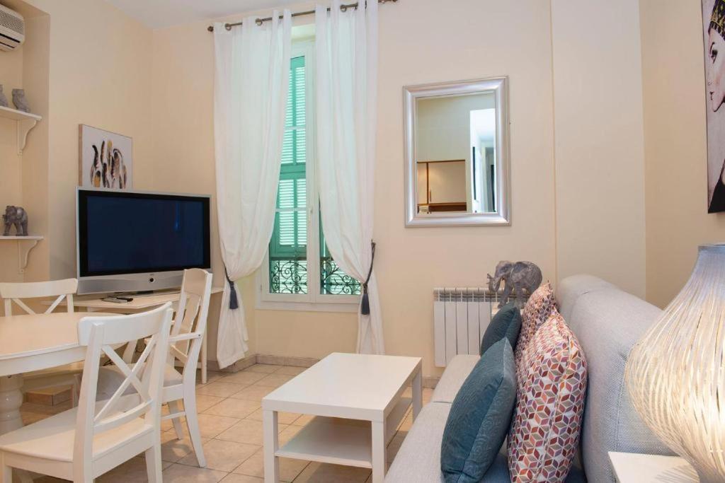 Aston - Centre Massena Apartment