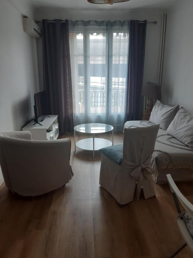 Apartamento T2 Entierement Equipe, Proche Toutes Commodites
