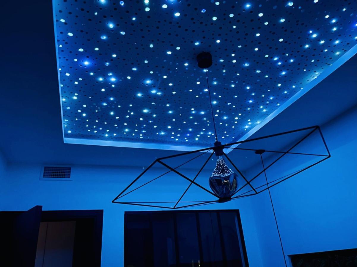 Luxury Garden Jacuzzi Promenade