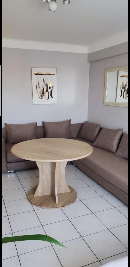Parking Gratuit A Cote Appartement 2 Chambres 47M2 Climatise A Cote Aeroport-Tram Sur Place-Plage 6 Min-Centre Ville 16 Min Avec Tram-Free Parking, 47M2 Apartment 2 Rooms,Air-Conditioned Next To The Airport- Tram On Spot- 6 Min Beach- 16Min Center Nice