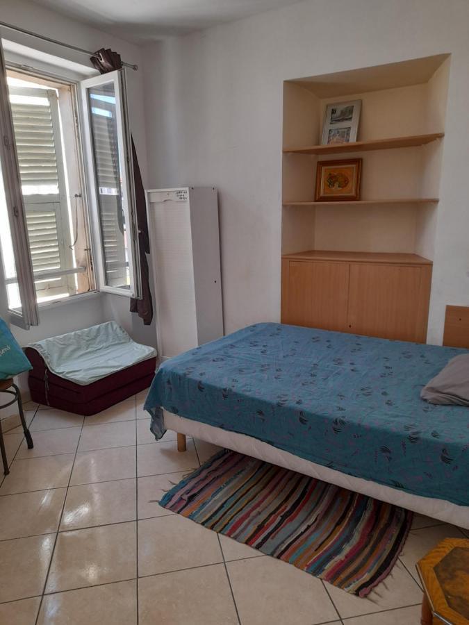 Studette Charlot Centre - 11 Rue Paradis *