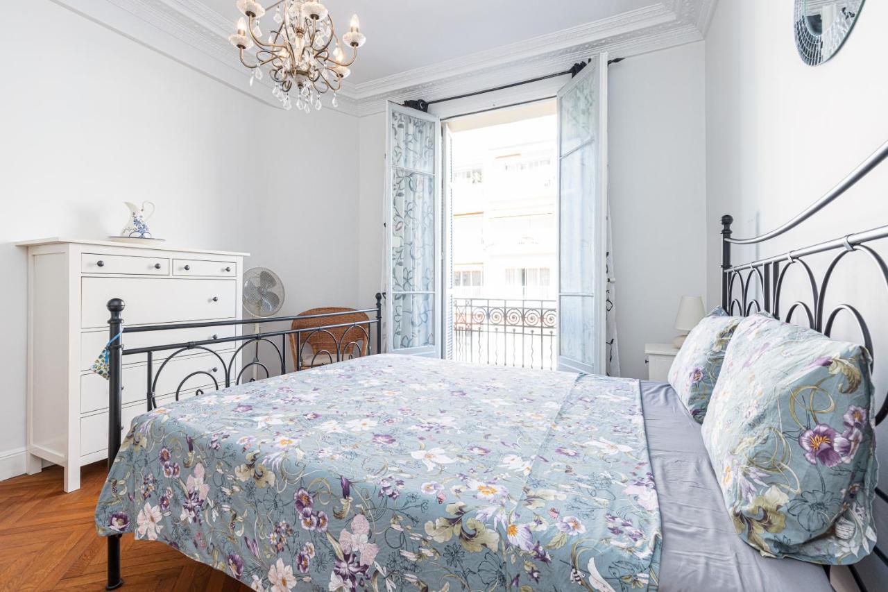 Wonderful And Bright Close To Everything Apartment