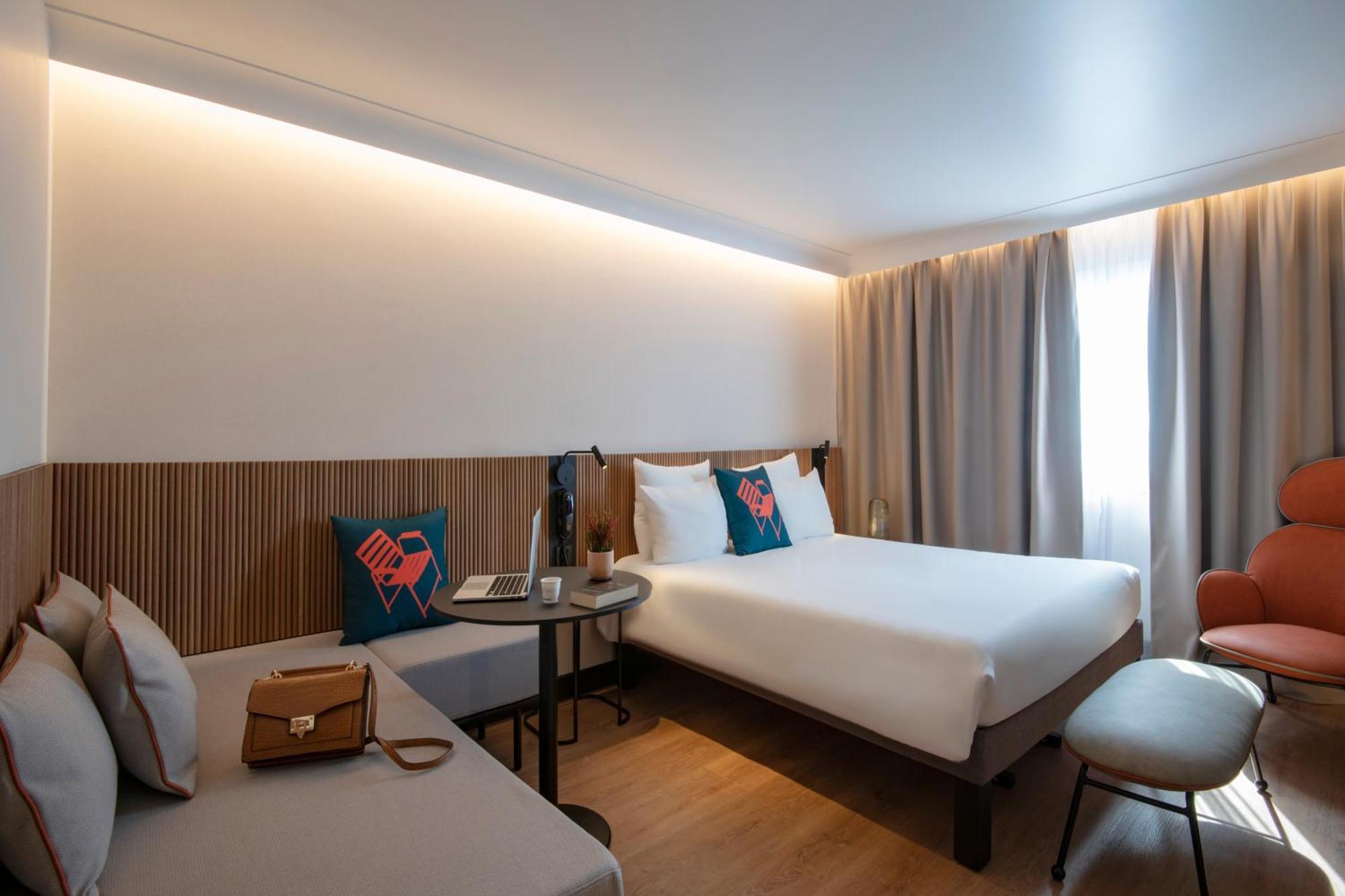 Novotel Arenas Aeroport Hotel 4*