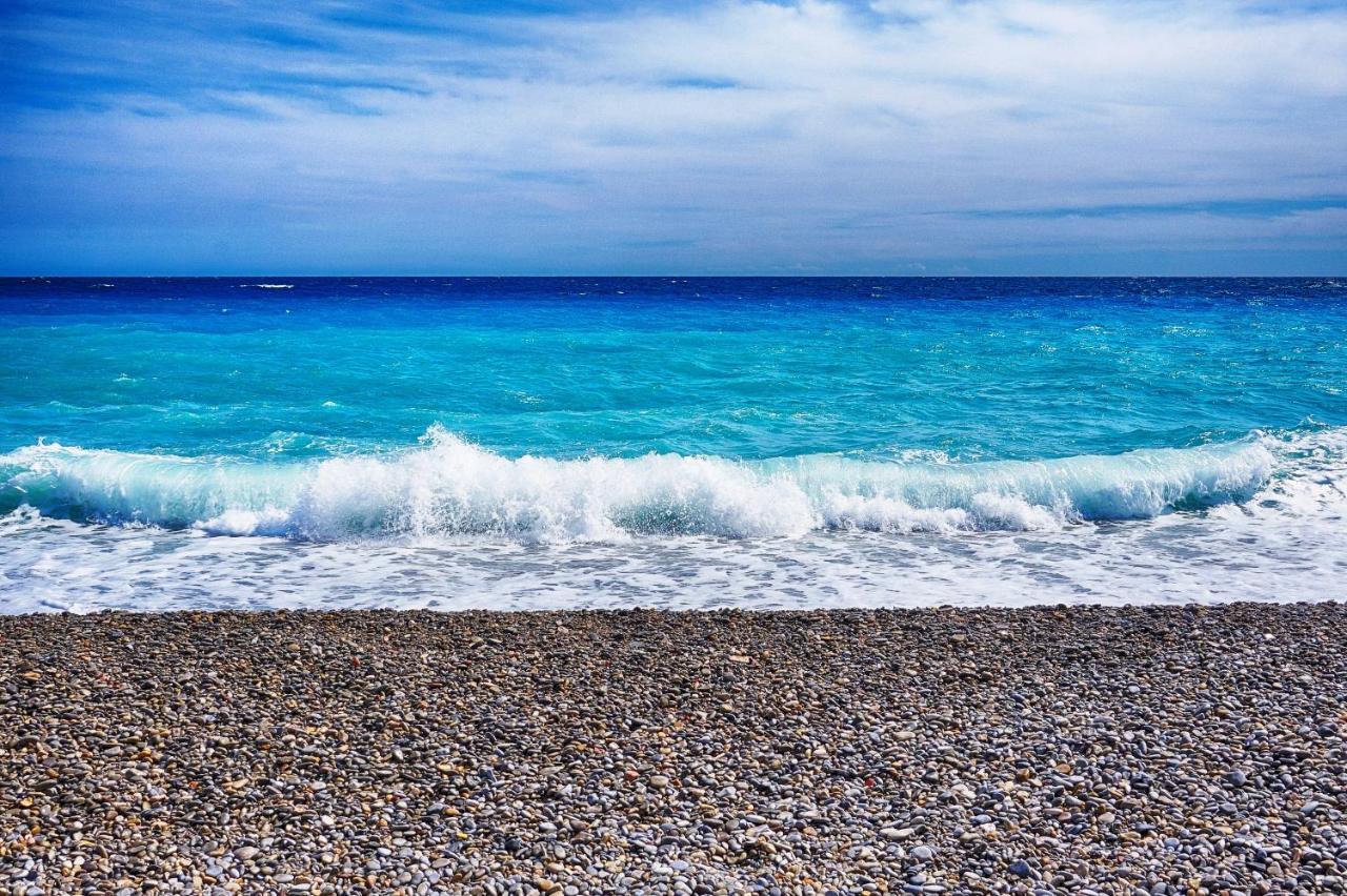 Apartment Les Oliviers: Serene Rooftop Retreat With Sea Views And Pool Nice