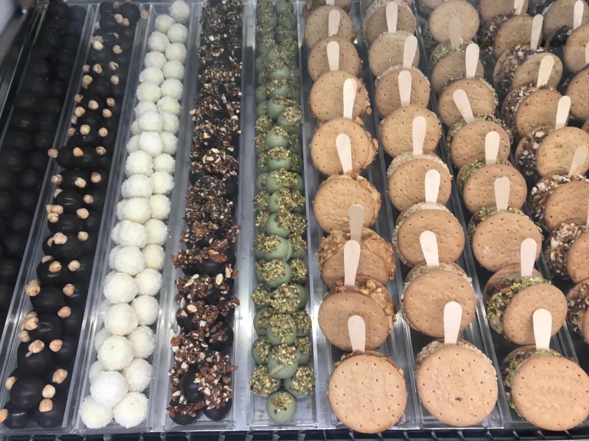 Spacious And Bright Flat Close To The : Heart Of Old Apartment