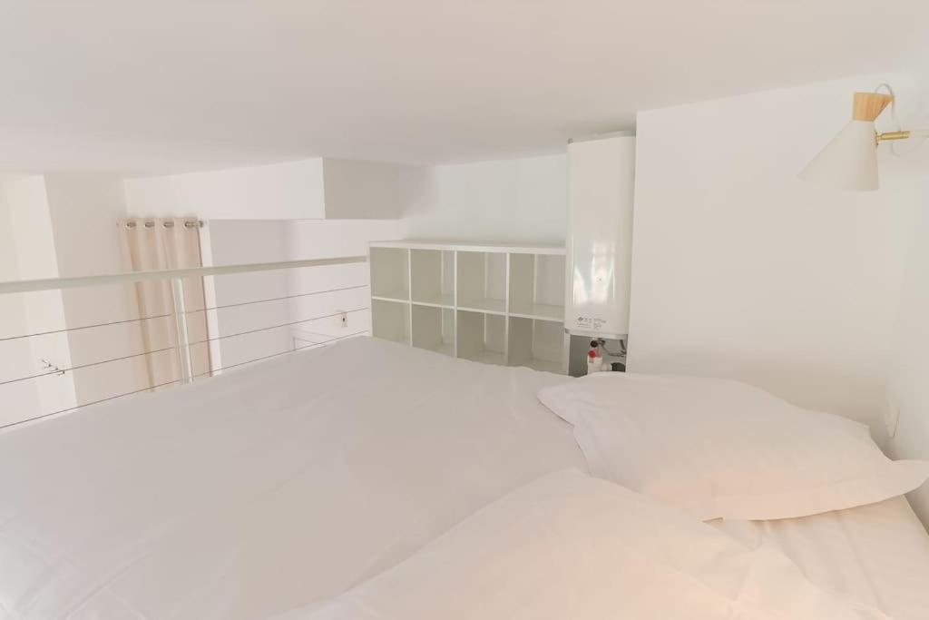 Charming Mezzanine W/ Large Terrace - Apartment Nice