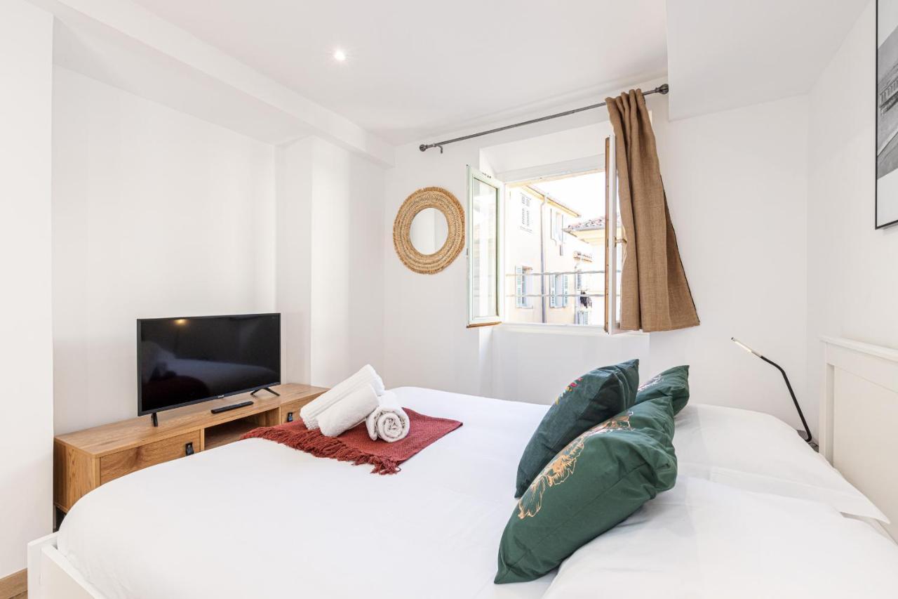 Spacious 2 Bdr Old Town Heart * Nice