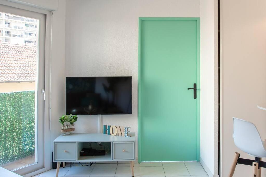 L44 1bdr Flat 10mins Walk To Port/balcon, Parking, Ac Apartment