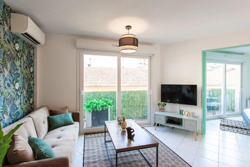 Apartment L44 1bdr Flat 10mins Walk To Port/balcon, Parking, Ac