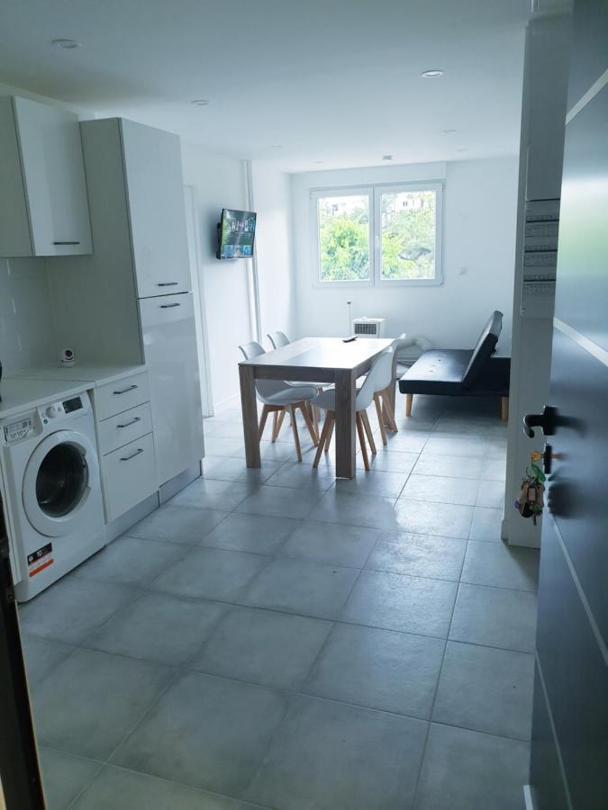 Renove 2023 Proche Aeroport 5min, Gare Sncf 2 Min, Tramway Au Pied De L'immeuble , Parking Possible, Renovated 2023 Near The Airport 5 Min, Train Station 2 Min, Tram Next To The Building 1 Min, Parking Possible Appartement Nice