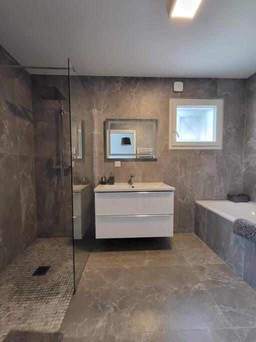 Villa Nice, Magnifique Vue Avec Piscine