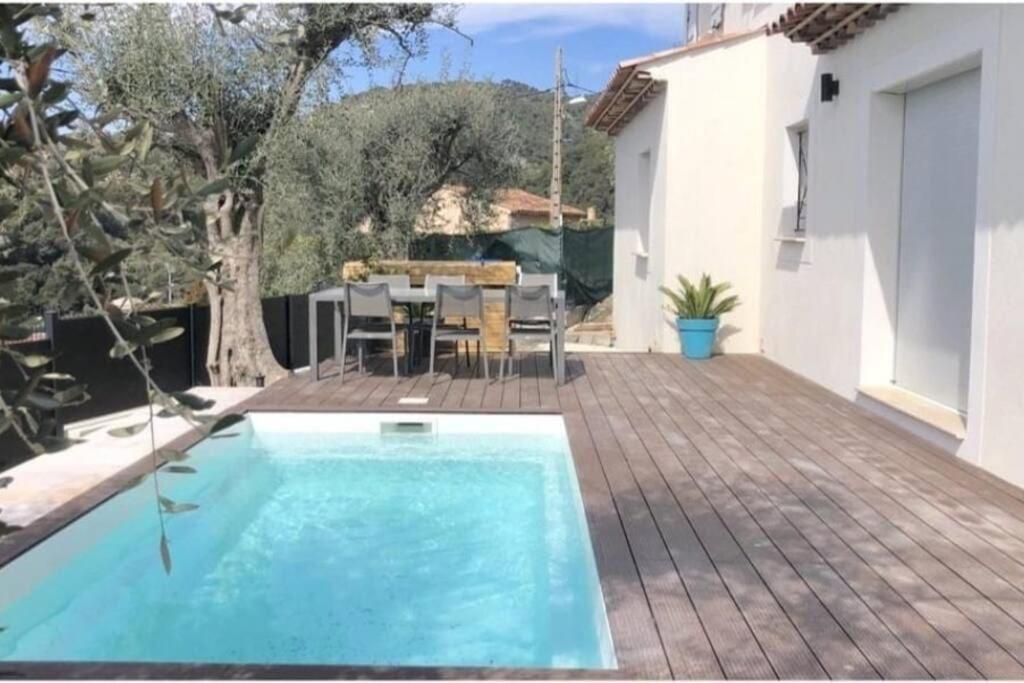 Nice, Magnifique Vue Avec Piscine Nice