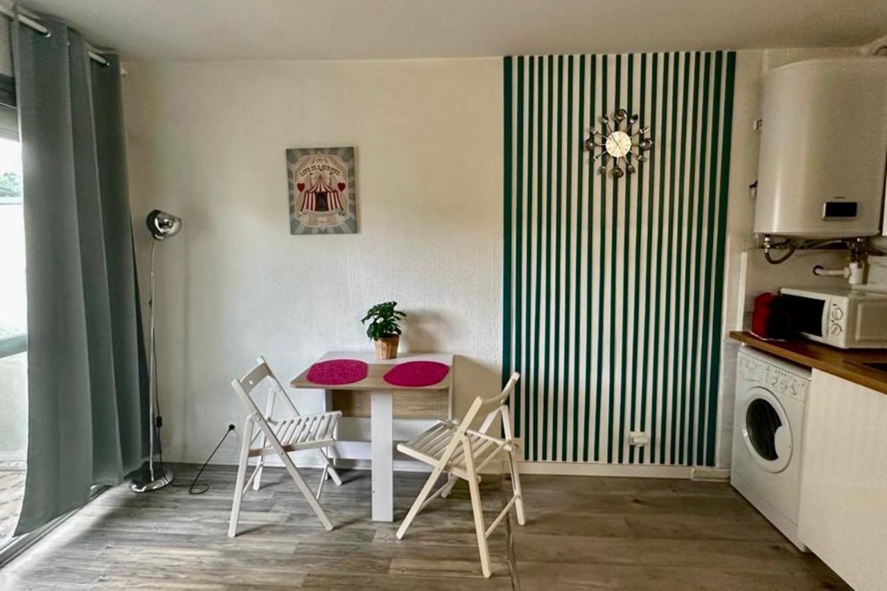 Bright Studio With Balcony At The Foot Of The Sea Nice