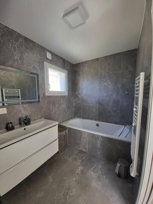 Villa Nice, Magnifique Vue Avec Piscine