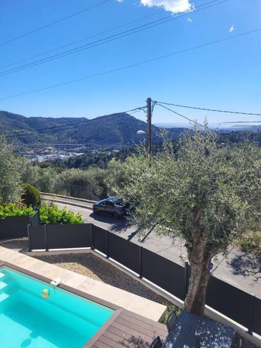 Nice, Magnifique Vue Avec Piscine Nice