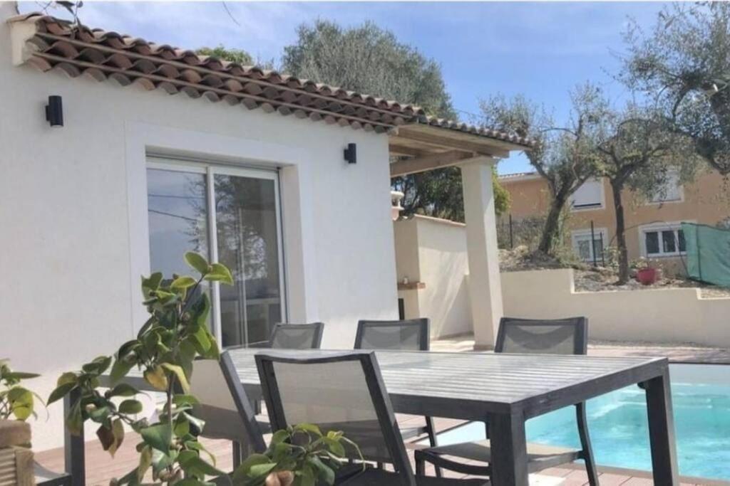 Nice, Magnifique Vue Avec Piscine