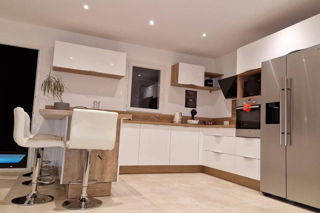 Nice, Magnifique Vue Avec Piscine Villa