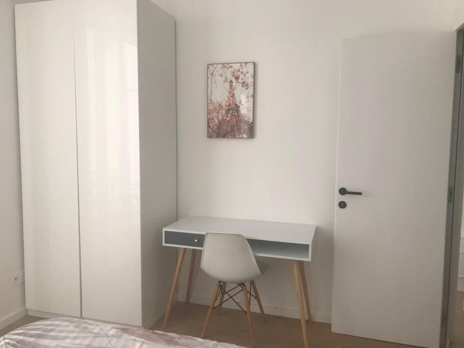 Apartment 3 Bed Modern Flat Close To The