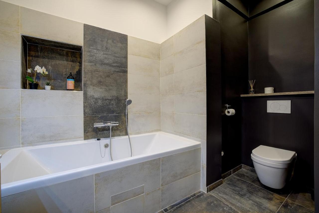 Bed & Breakfast Jacuzzi, 3 Min,