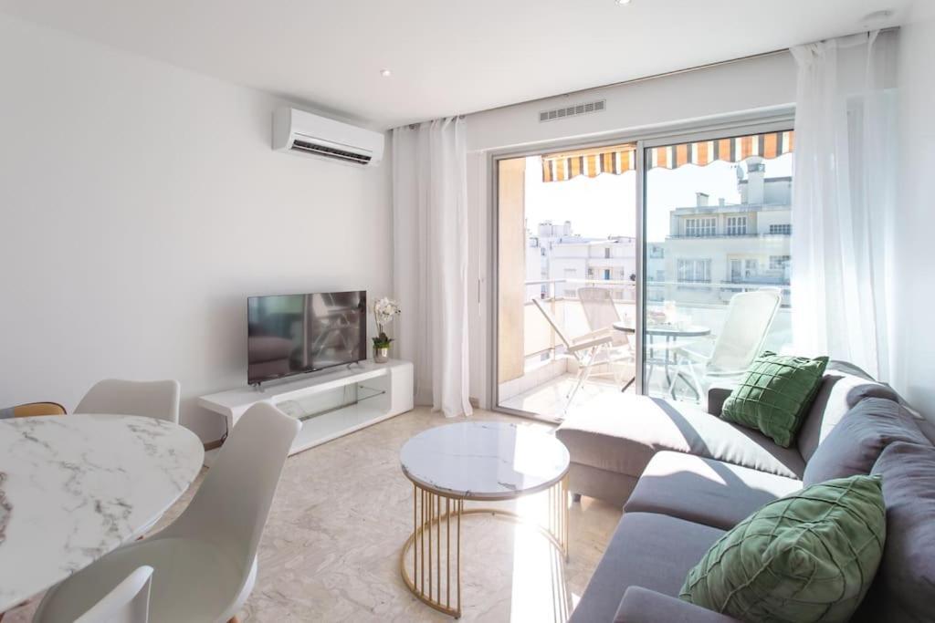 Apartment L28 Californie 1min Walk Sea 3bdr/ Ac & Balcony *