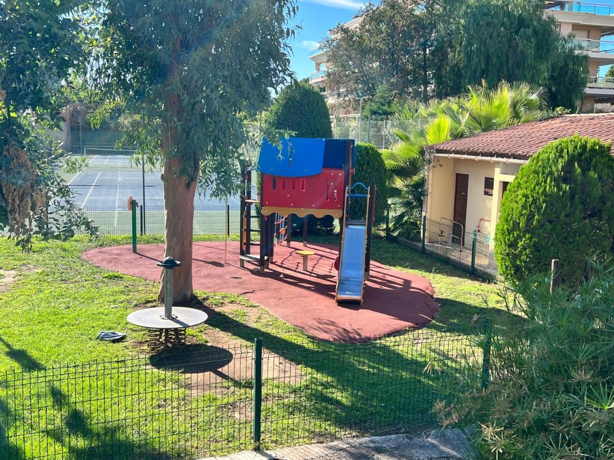 Seaside Pool And Tennis * Nice
