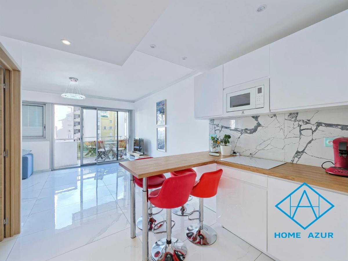 Royal Lux Spacious Seaside Pool Apartment