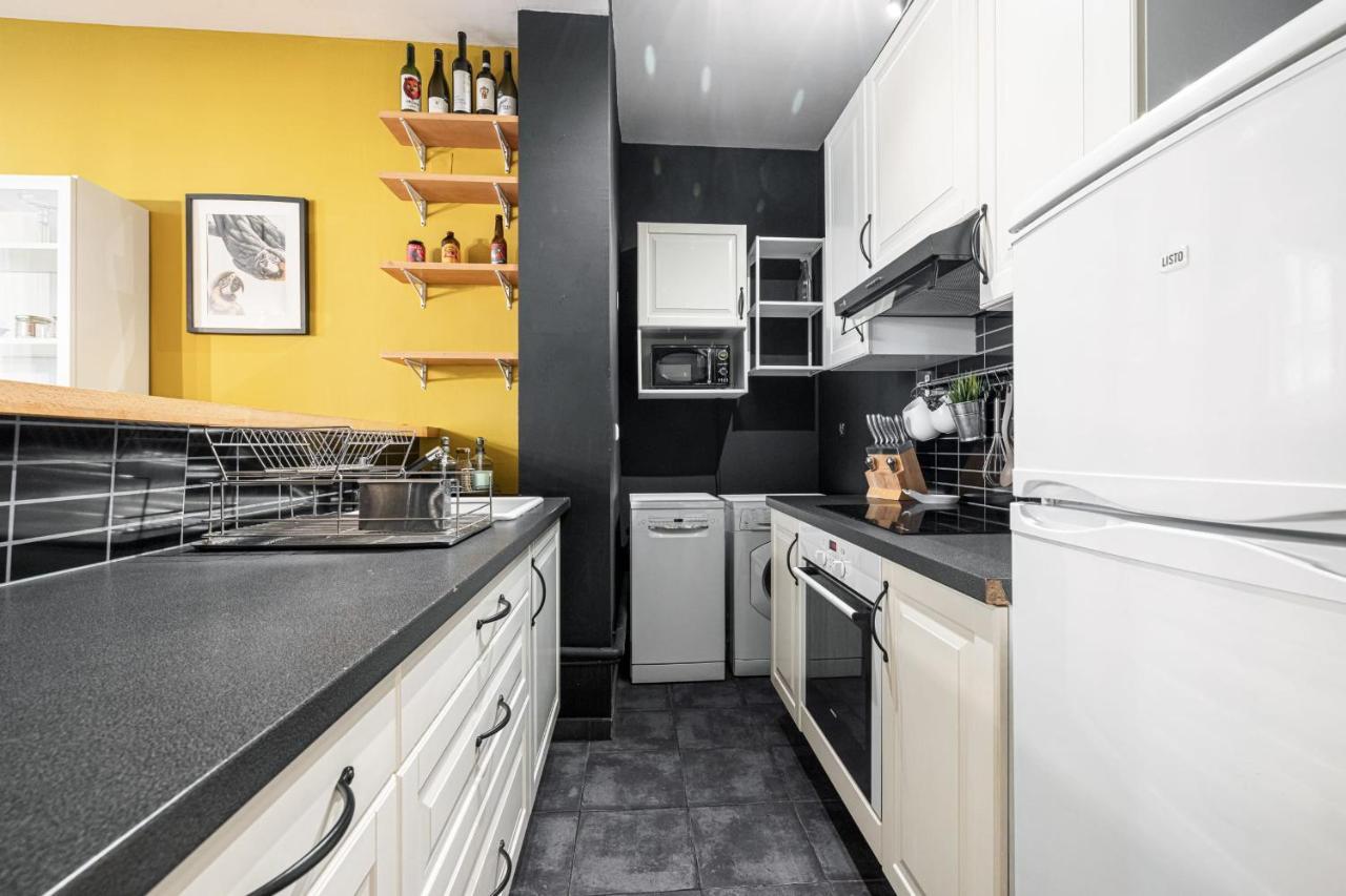 Spacious And Elegant With Sunny Terrace Apartment