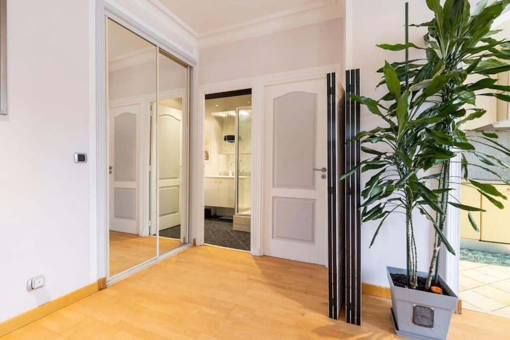 From 1882, Romantic Flat, In The Golden Square * Nice