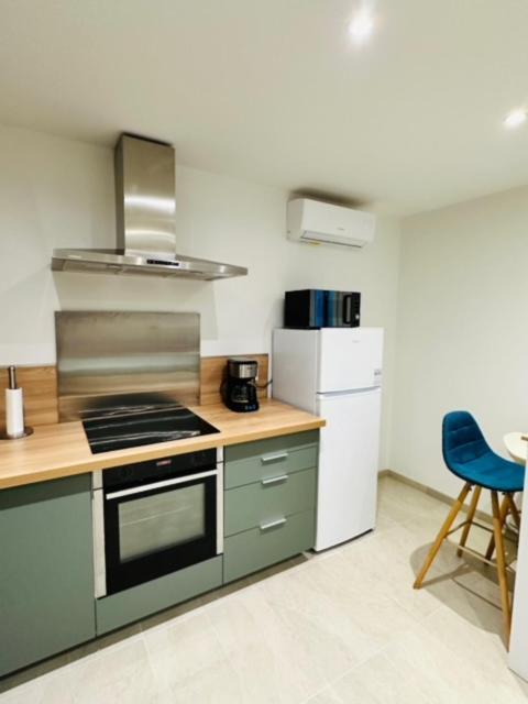 Joli Dans Nicoise Sur Les Collines