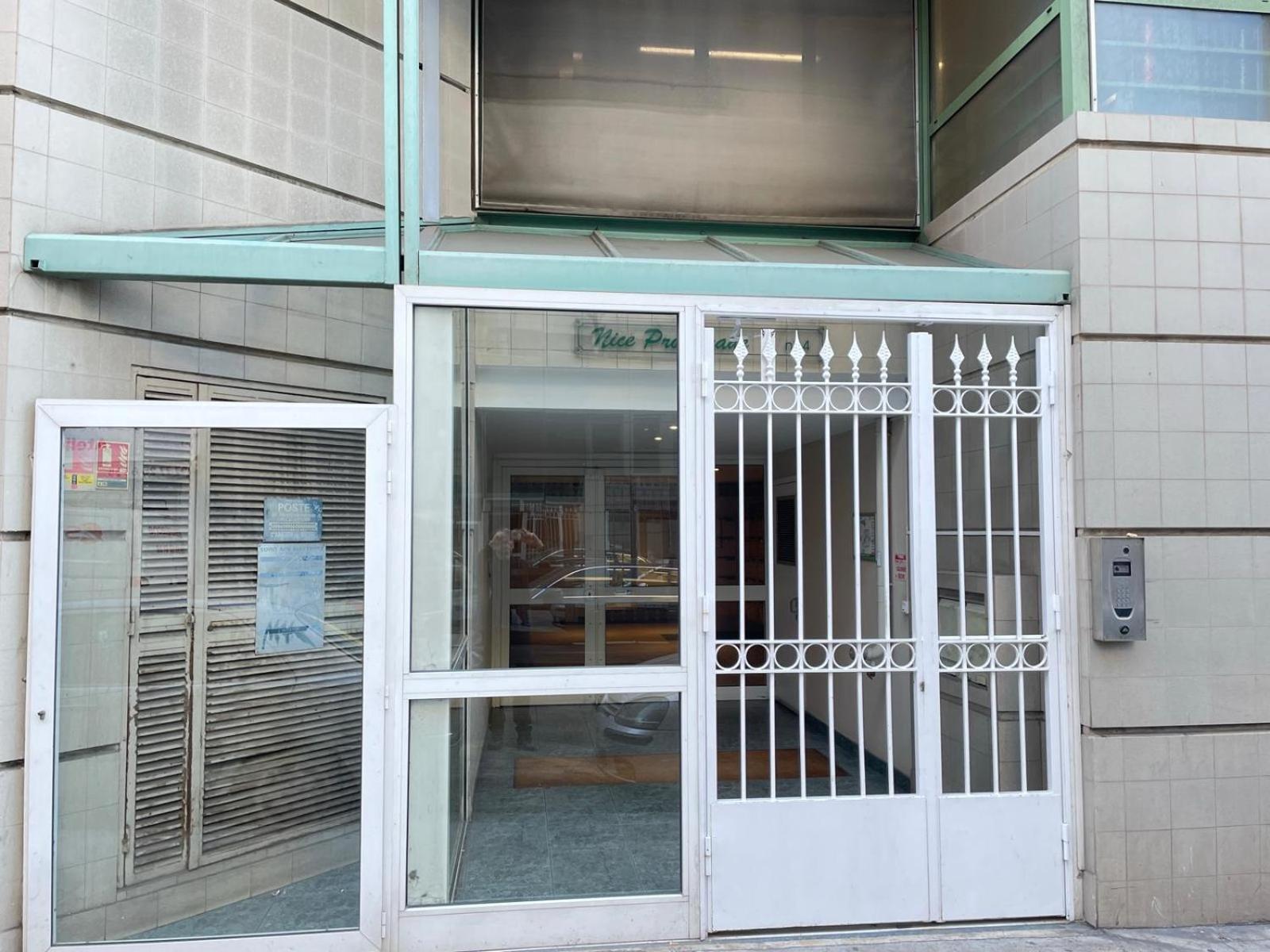 Apartment Sur La Promenade Des Avec Vue Originale A 40 M De La