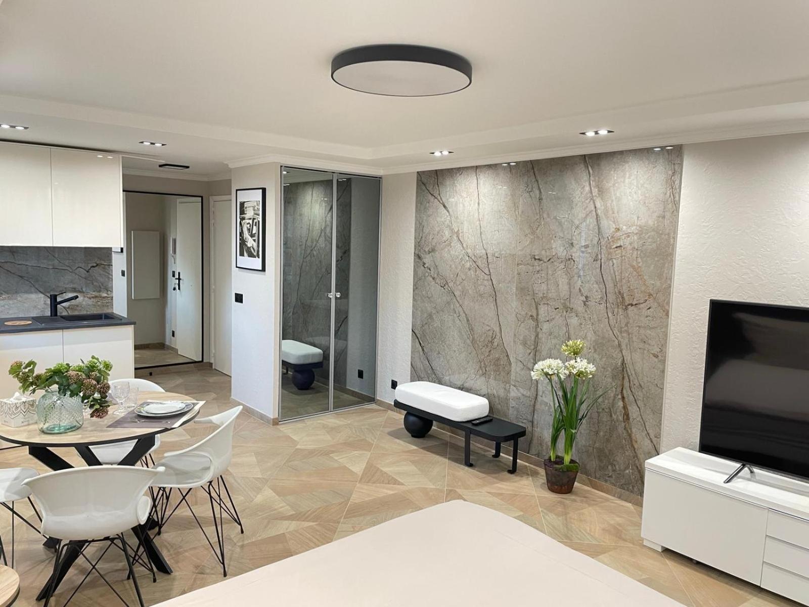 Sur La Promenade Des Avec Vue Originale A 40 M De La Apartment Nice