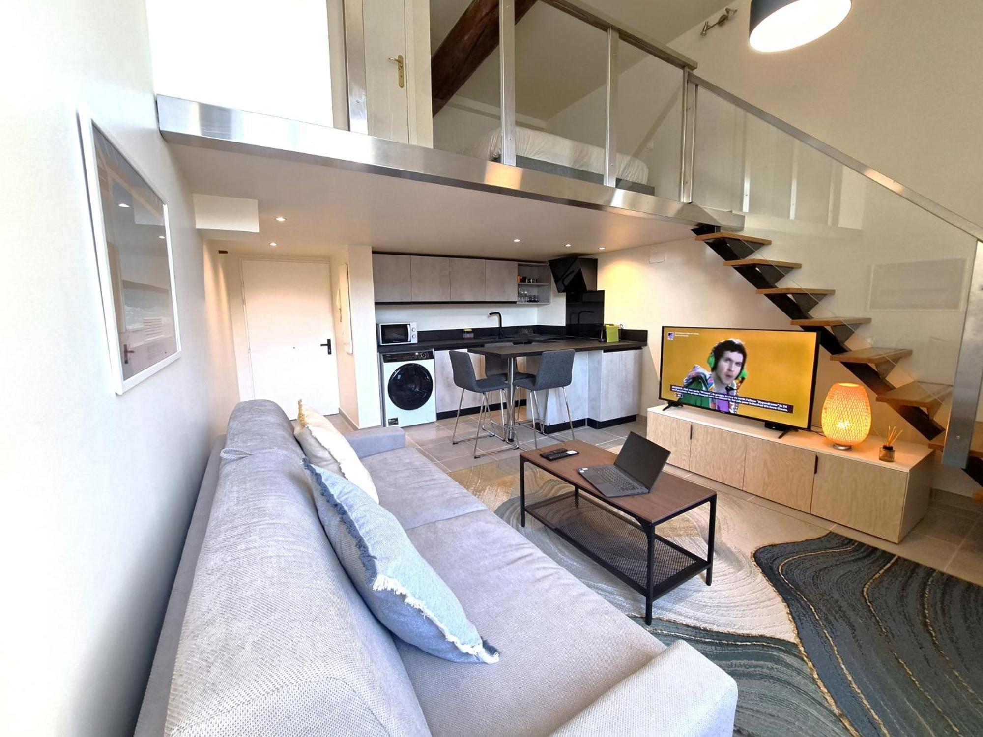 Massena Square View 2 Min To The & The Old Town Nice