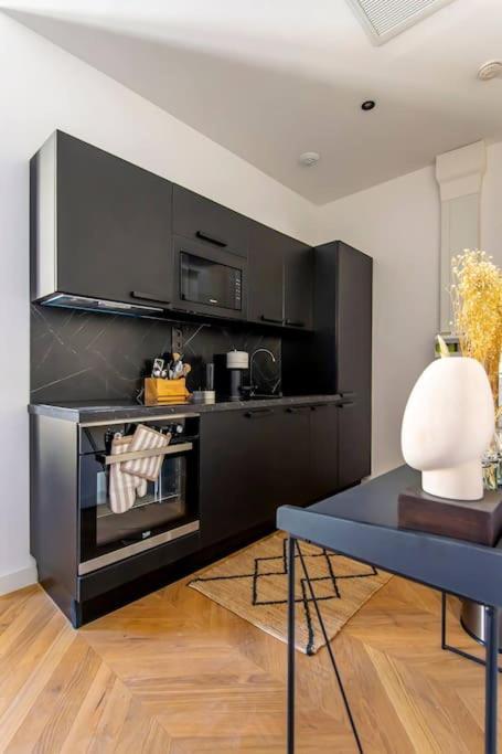 Elegant T2 Renove 4 Pers, Centre Nice, Climatise Apartment