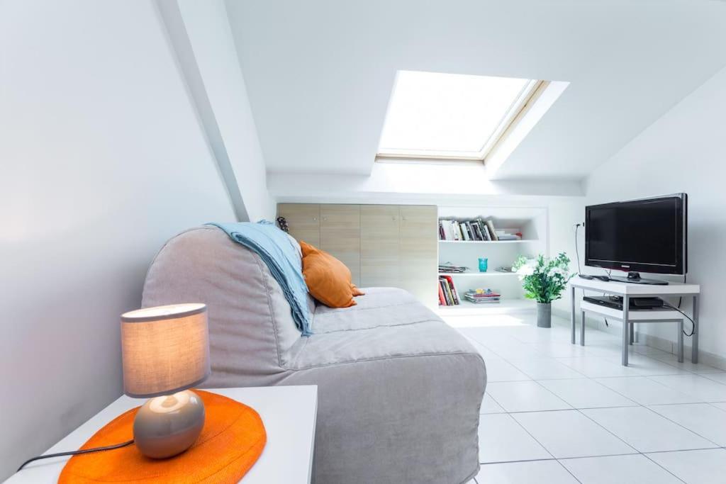 Apartment Port 1 - Spacious And Central W Ac On The Port Nice