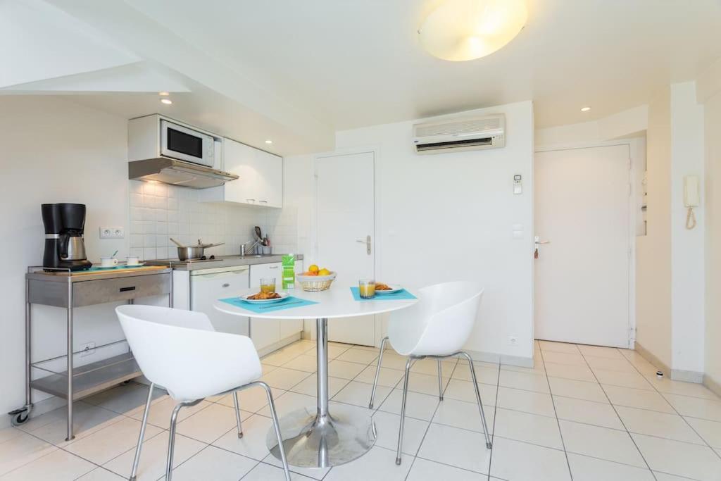 Port 1 - Spacious And Central W Ac On The Port