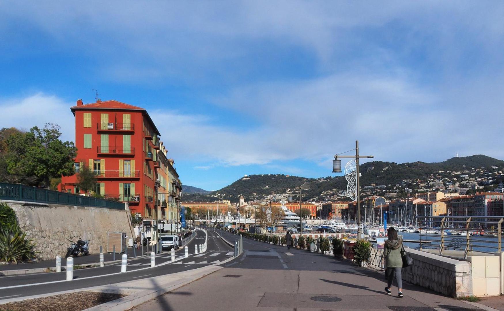 Renting - Philibert - Elegant Spacious Quiet Near The Port Free Parking Apartment *