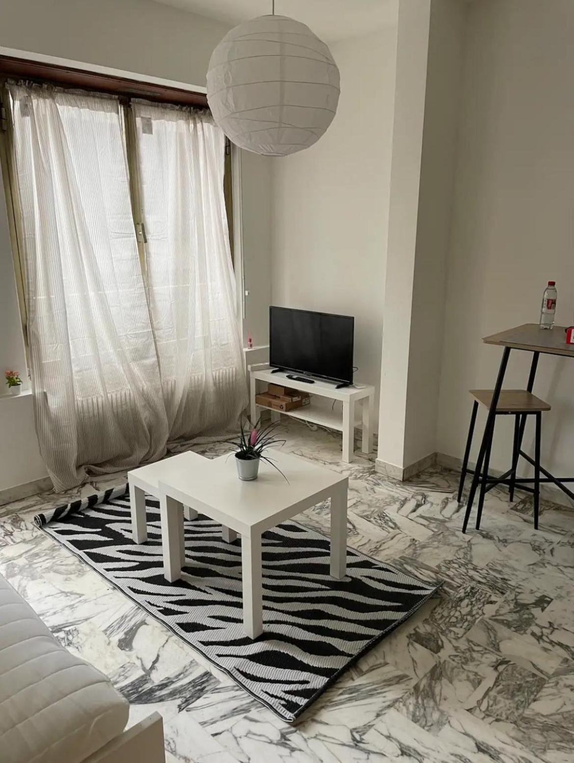 50 M De La - Centre - Proche Nice