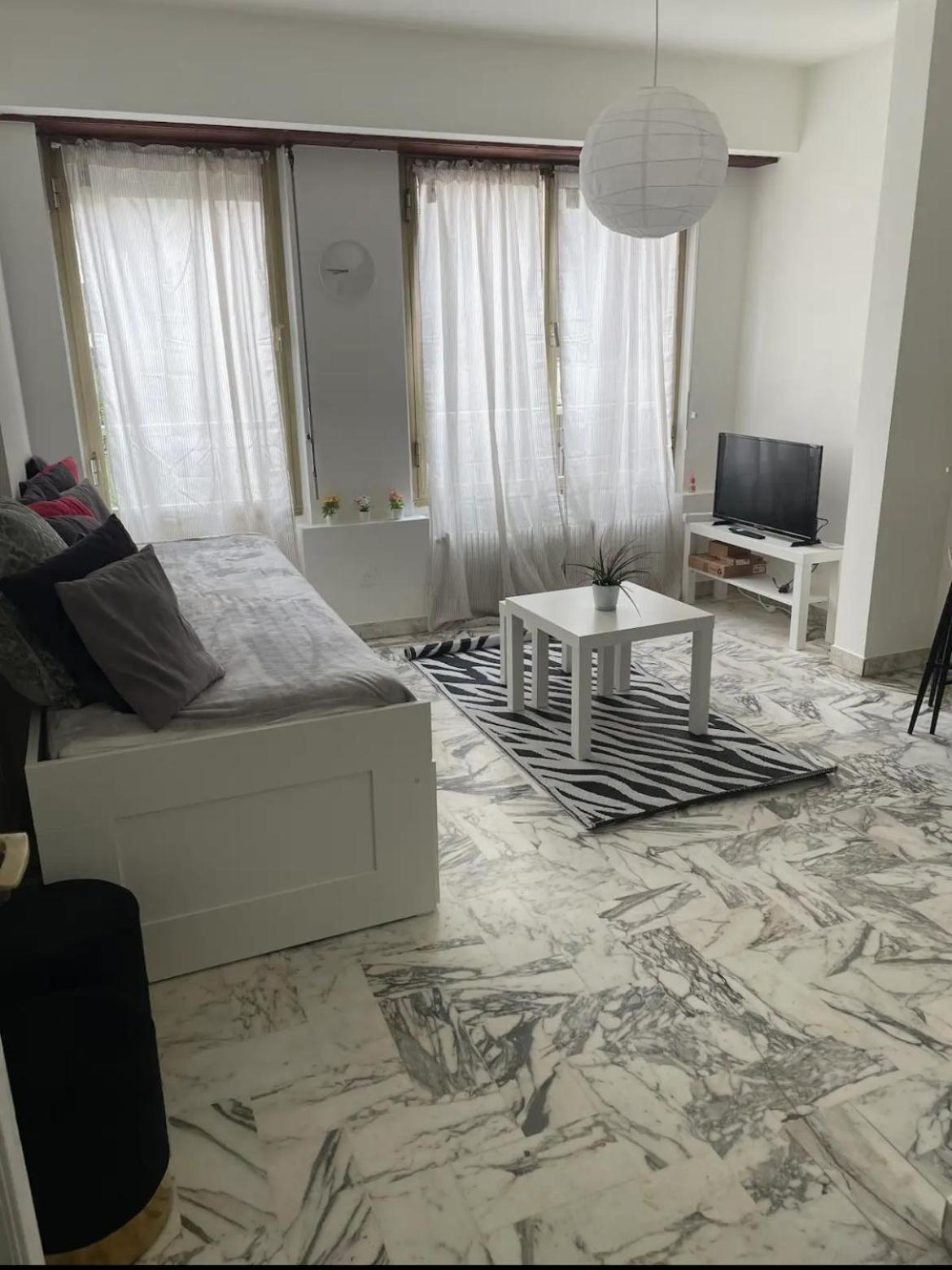 50 M De La - Centre - Proche Apartment