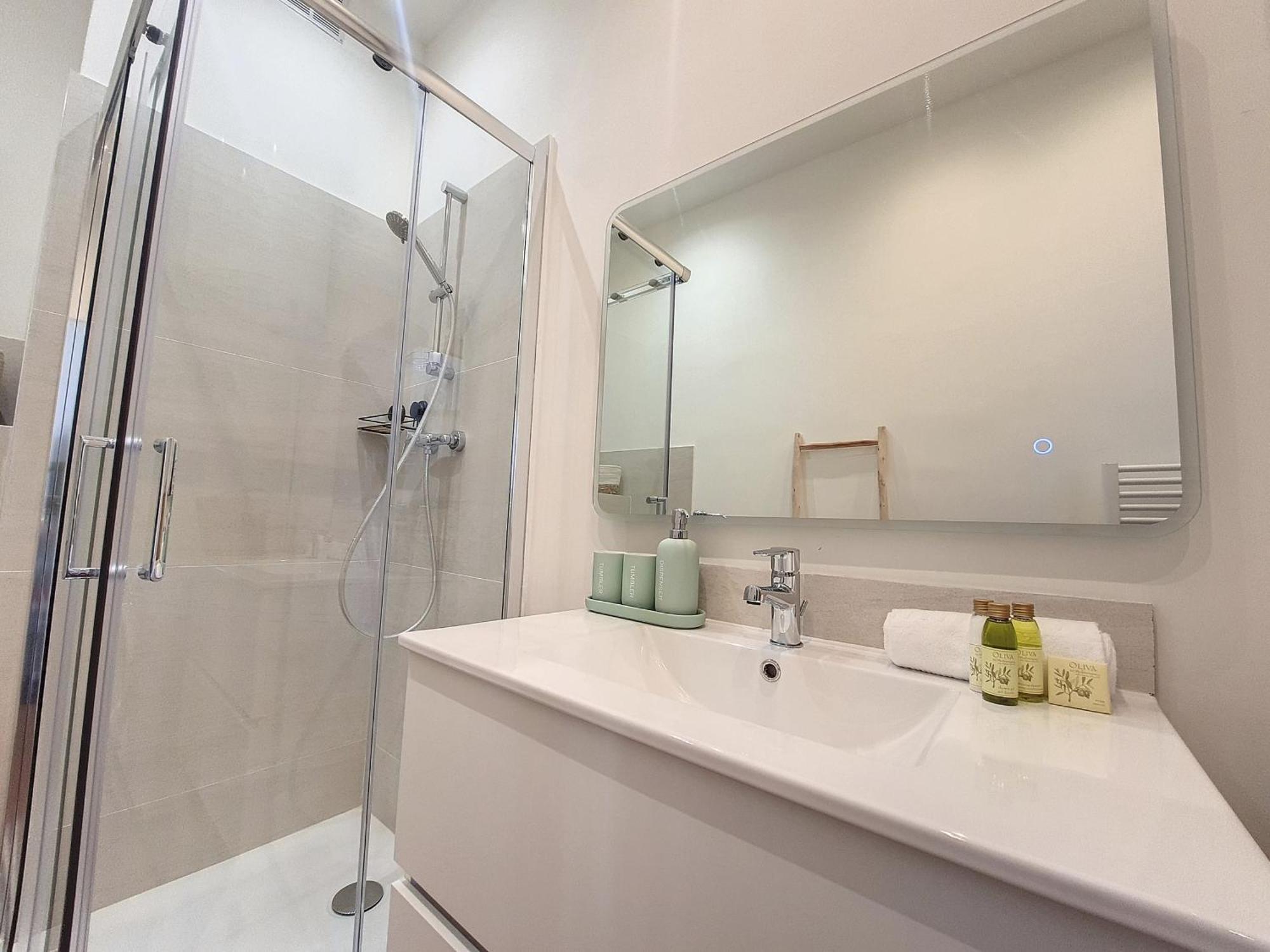 Nestor&jeeves - Reve Bleu - View Port - Balcony Nice