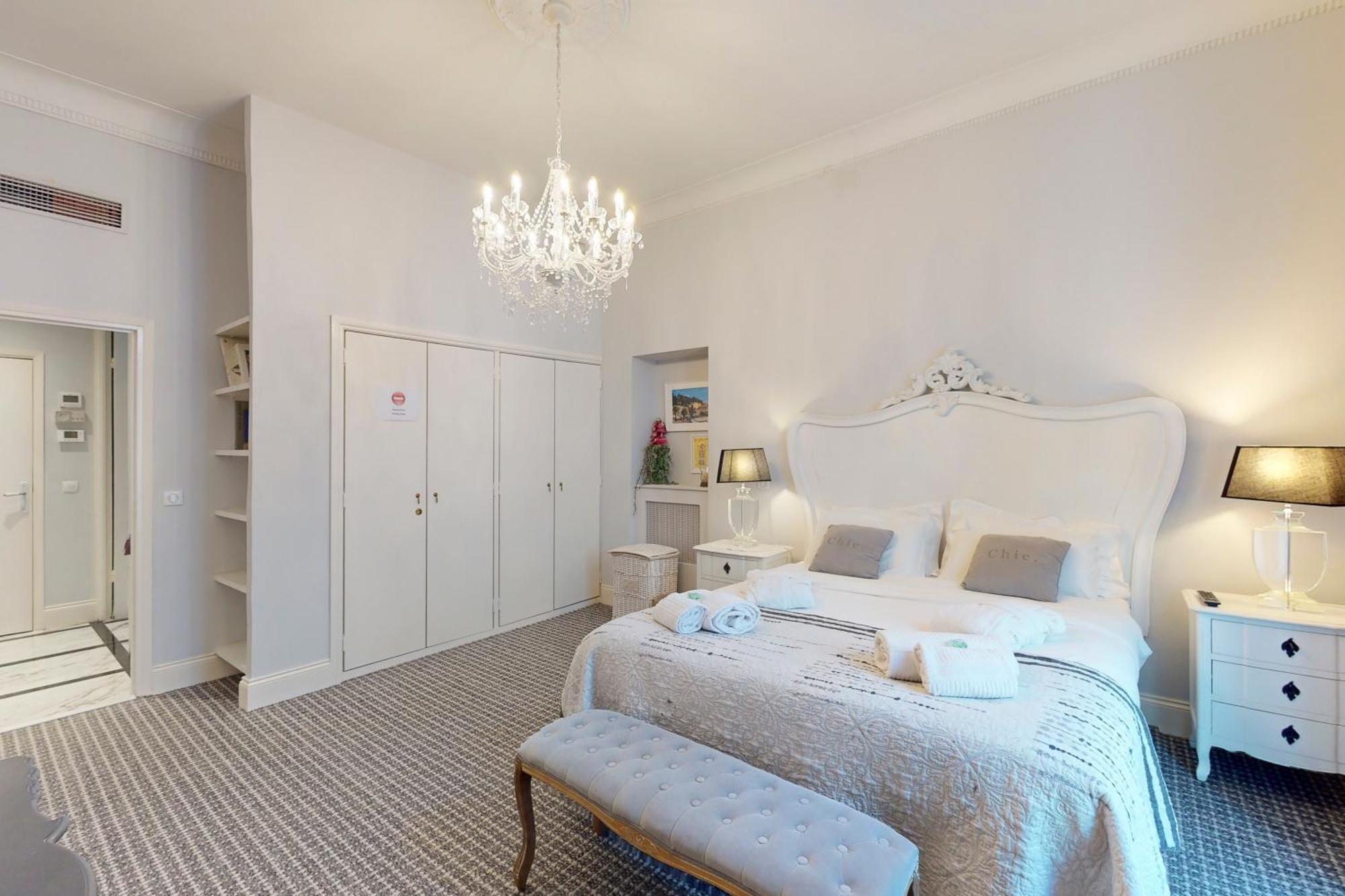 Silver Five Stars House *